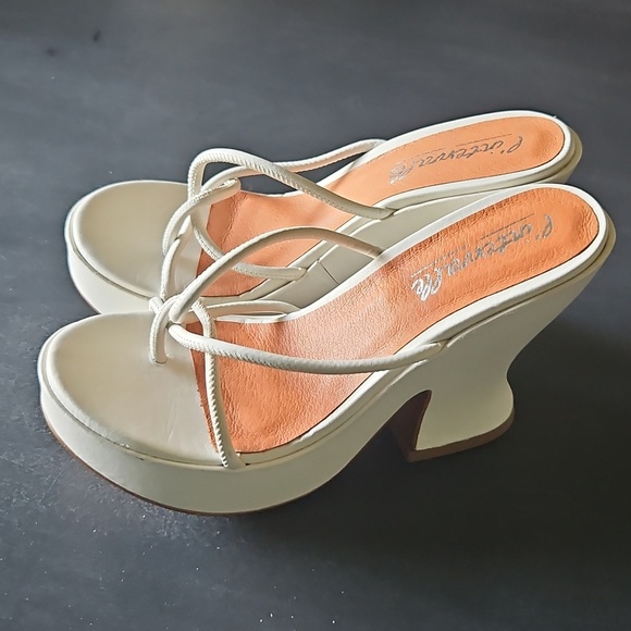 L'intervalle Women's Cream Sandals - Picture 2 of 4